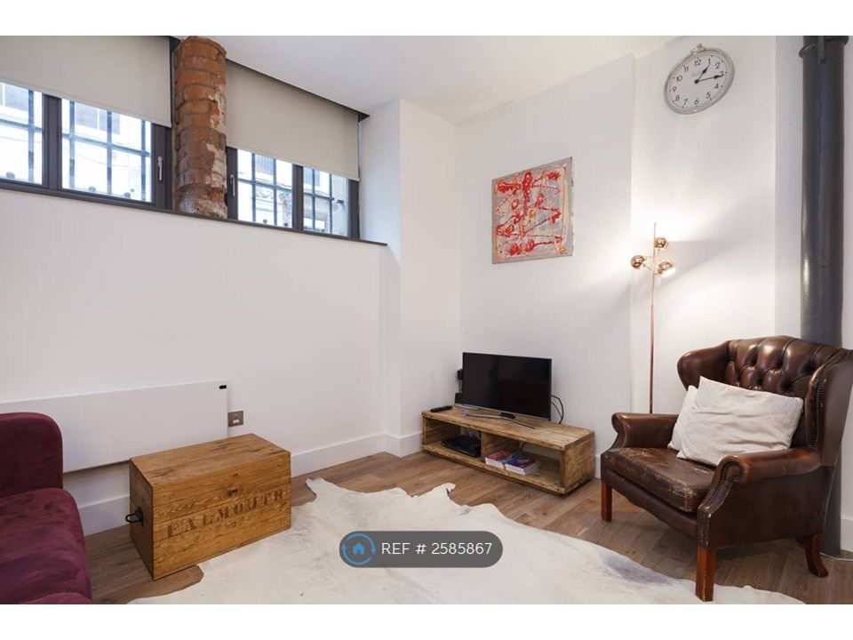 Property photo 1 of 13 Spacious Living Room
