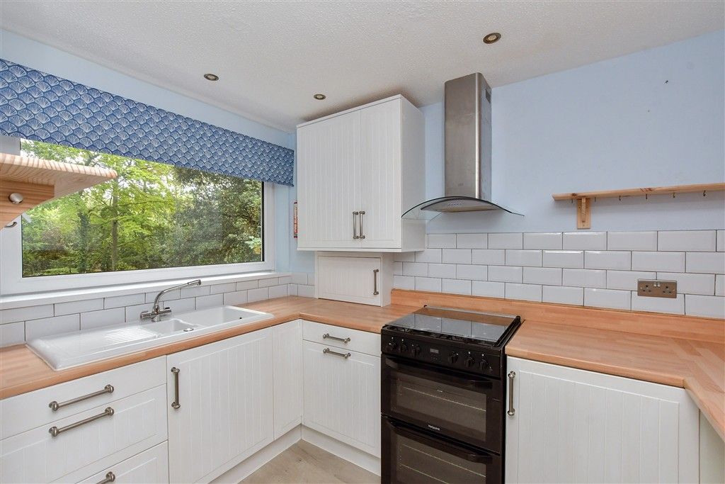 Property photo 3 of 14 Kitchen