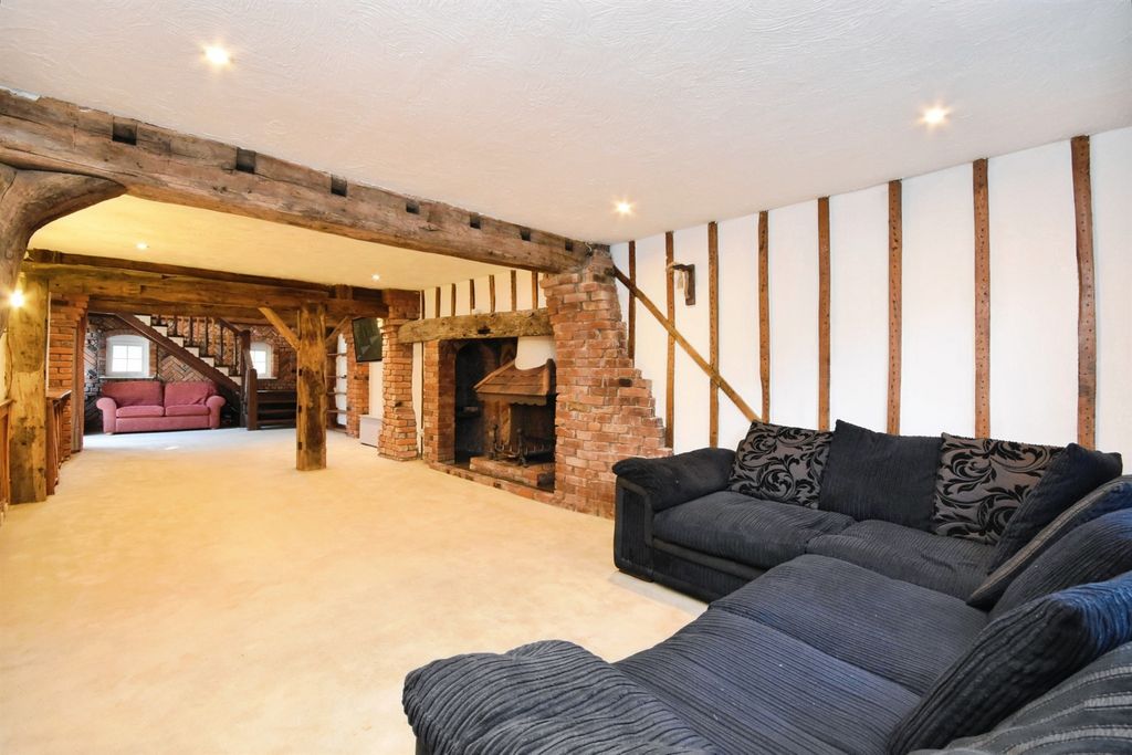 Property photo 2 of 23