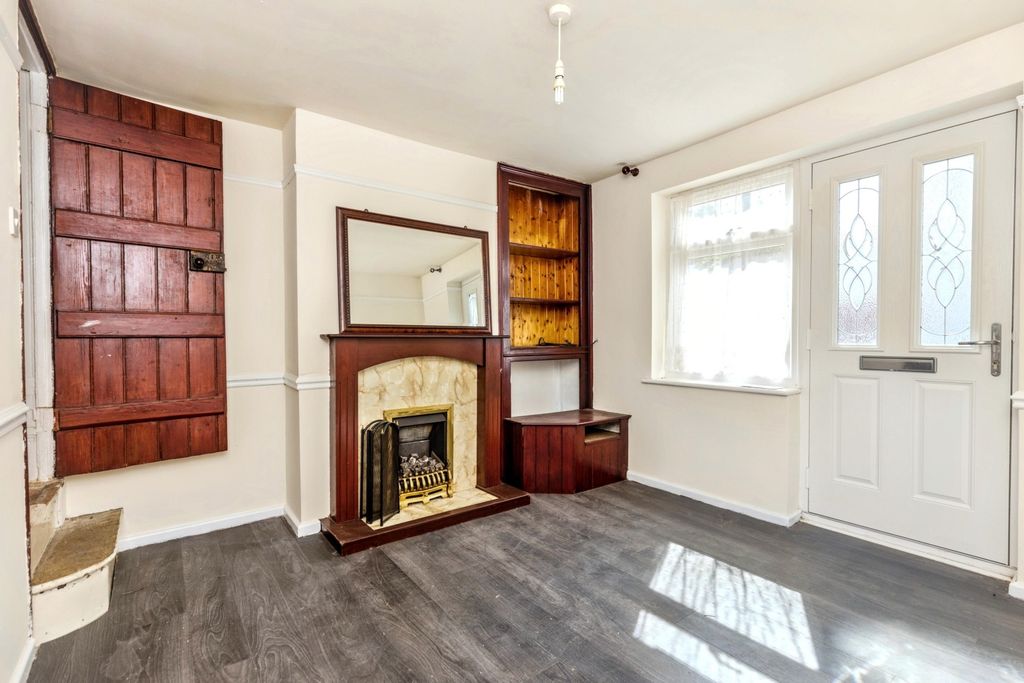 Property photo 2 of 11 Image 1