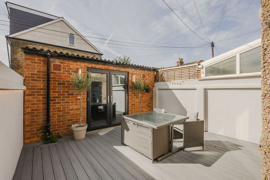 Property photo 3 of 26