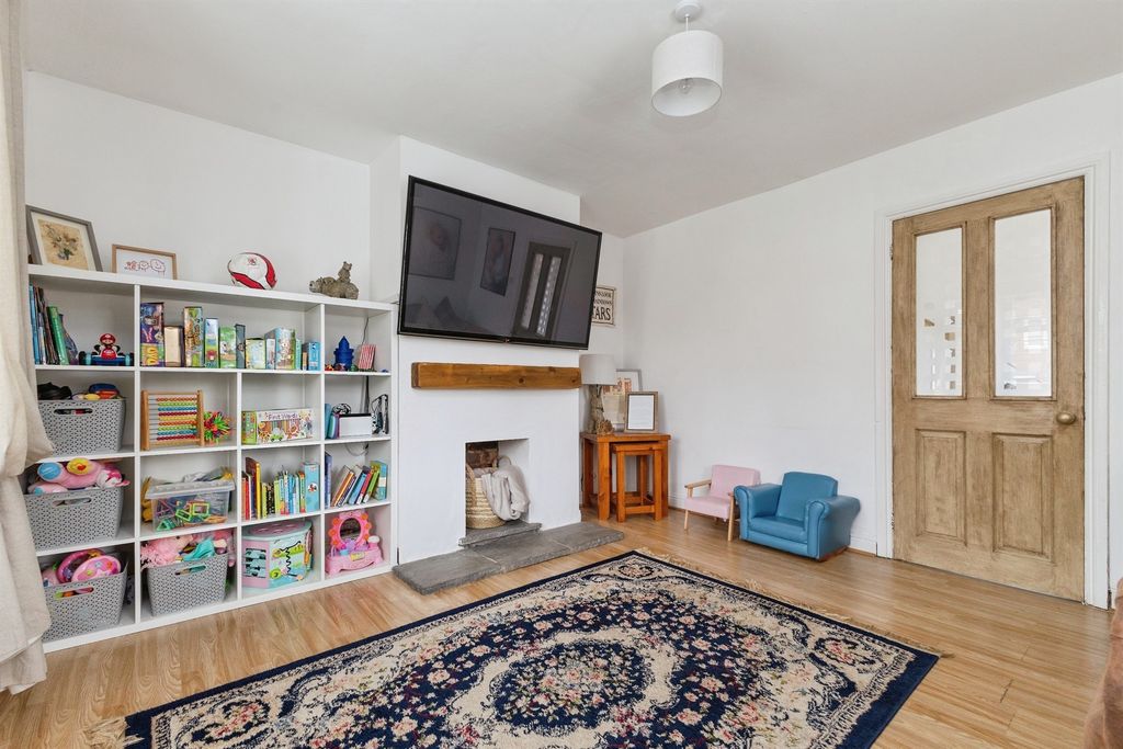 Property photo 2 of 17