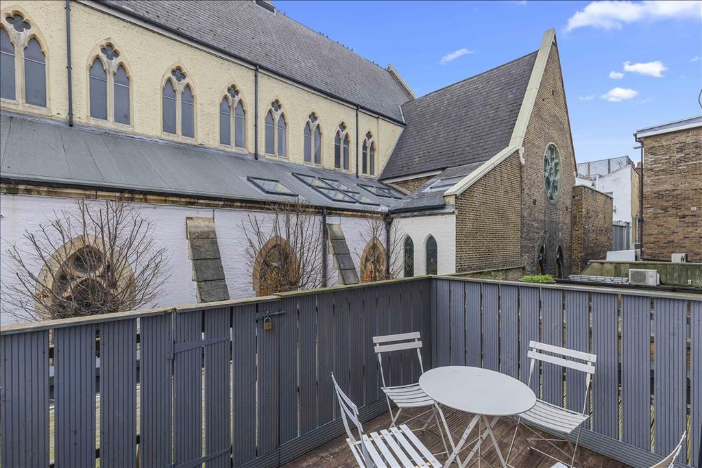 Property photo 3 of 8