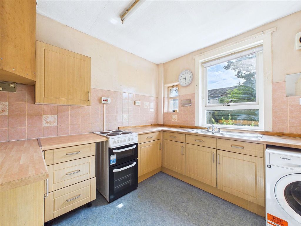 Property photo 3 of 25 Kitchen