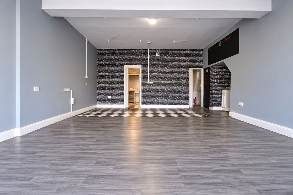 Property photo 2 of 17 Front 4