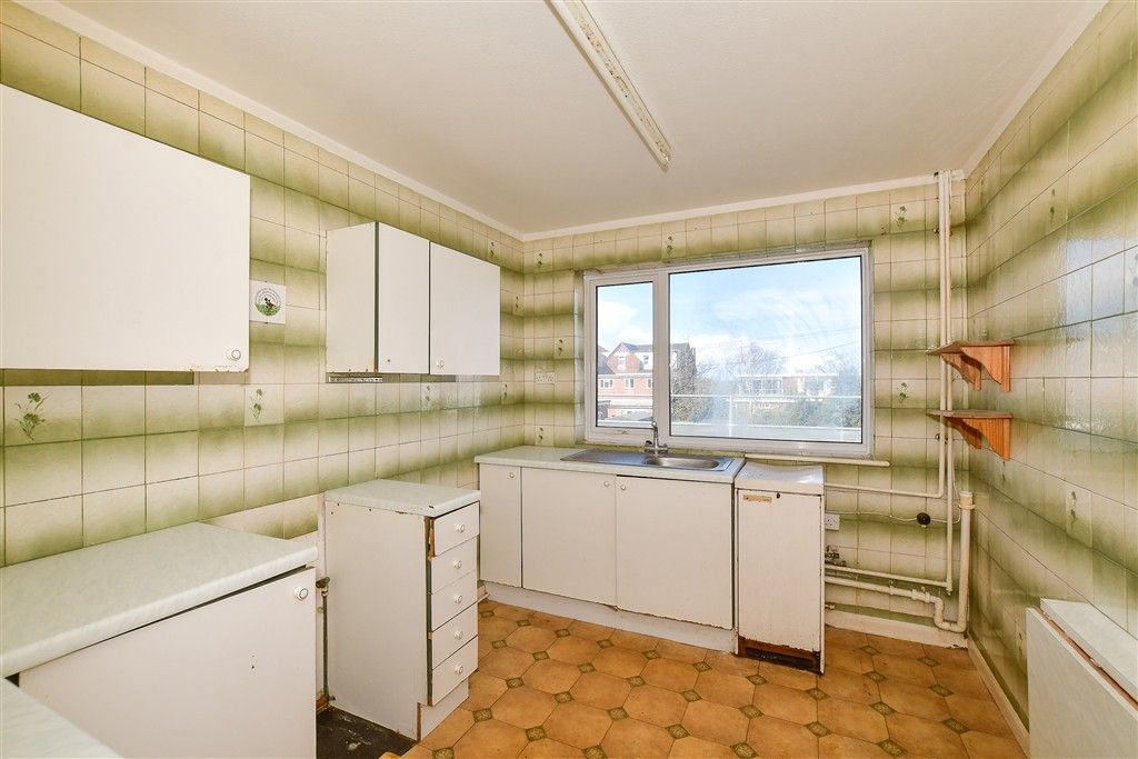 Property photo 3 of 8 Kitchen