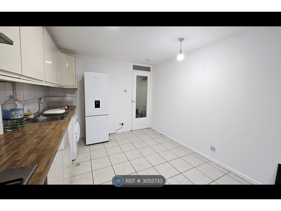 Property photo 2 of 17 Kitchen