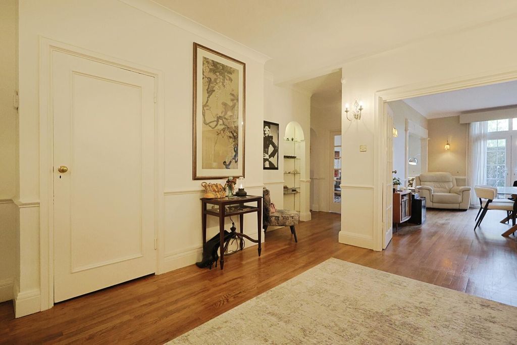 Property photo 3 of 22 Hallway