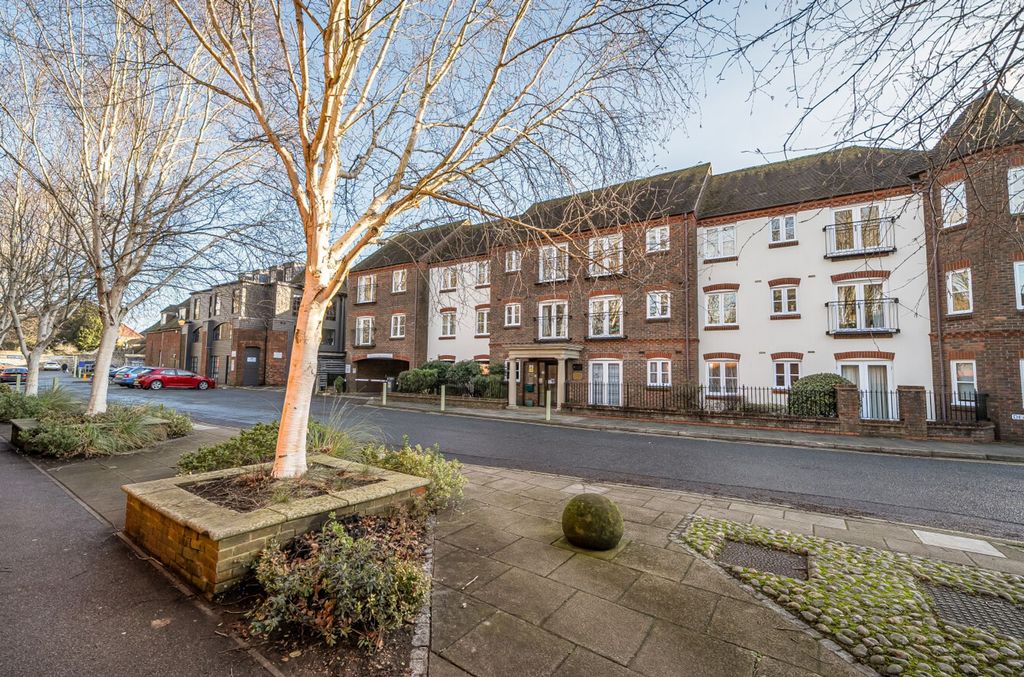 Property photo 1 of 17