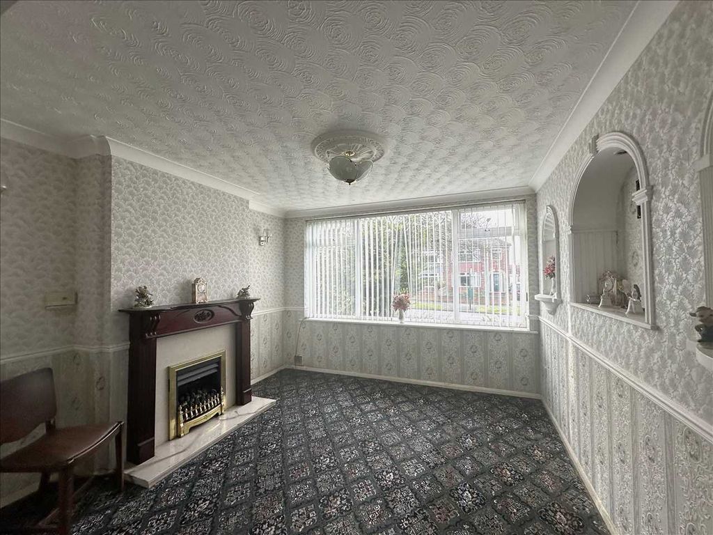 Property photo 3 of 14 Entrance Hall: