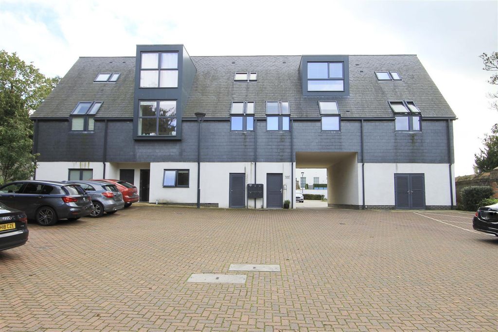 Property photo 1 of 14 Front External