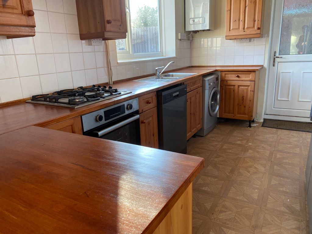 Property photo 2 of 6 Kitchen