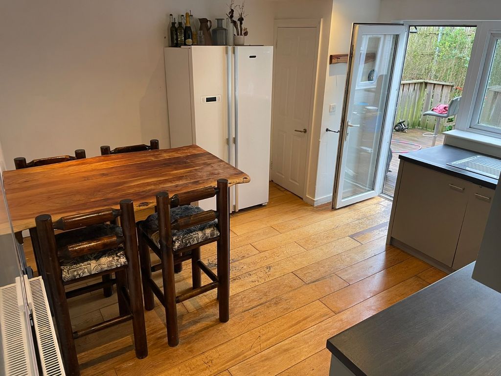 Property photo 2 of 8 Picture No. 11