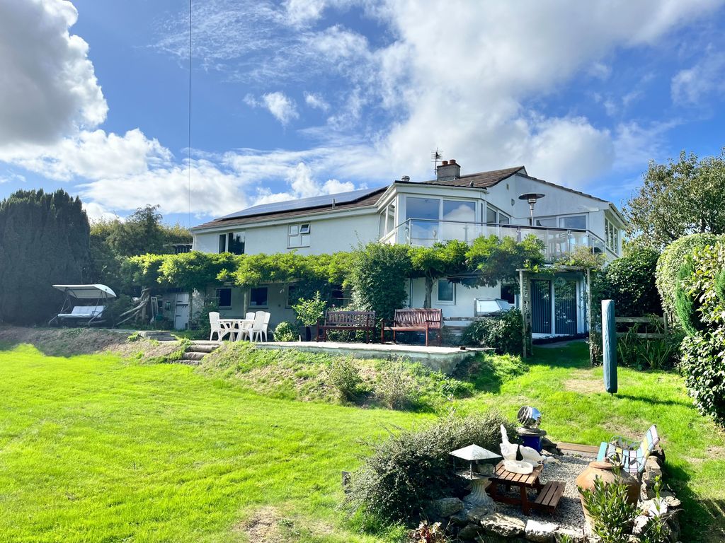 Property photo 2 of 39