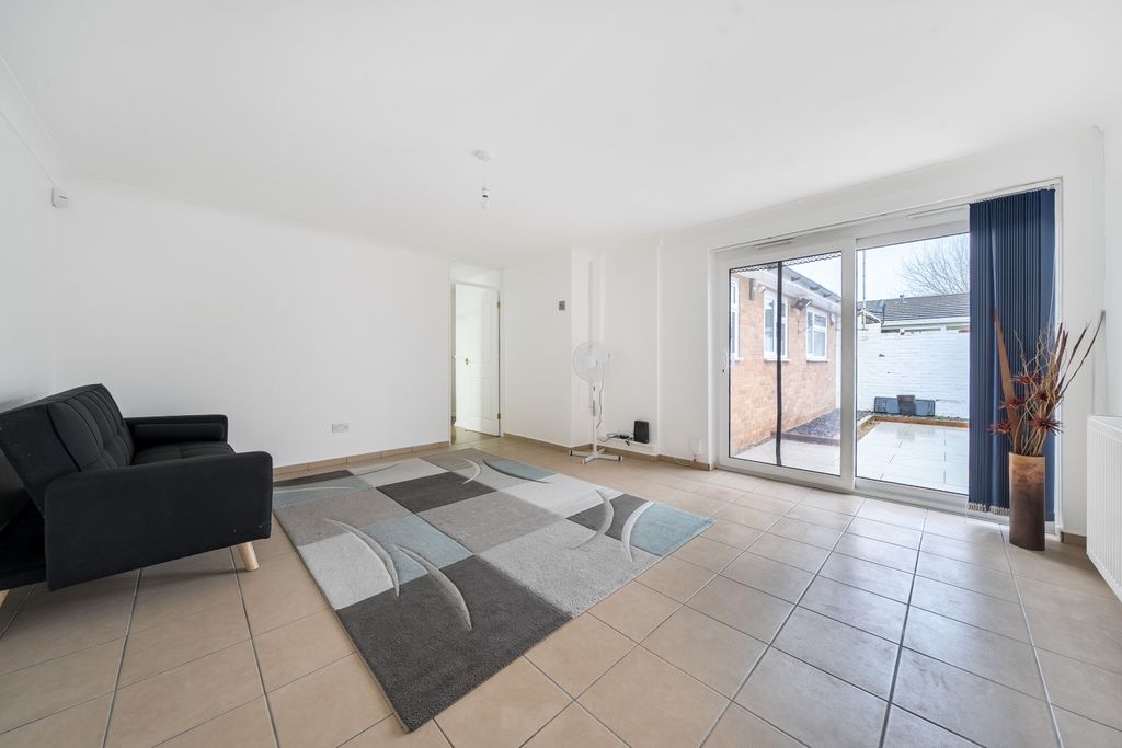 Property photo 3 of 10 Bardney Living Room 2