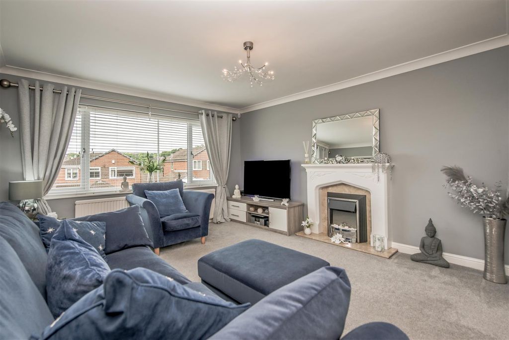 Property photo 2 of 20 Living Room: