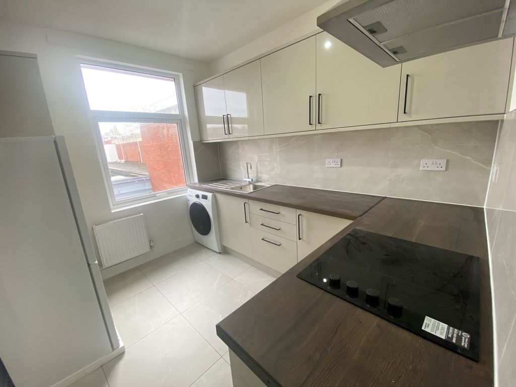 Property photo 2 of 14 Kitchen