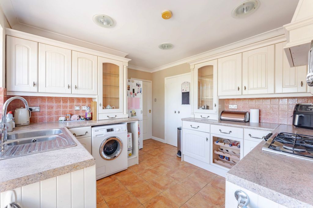 Property photo 2 of 30