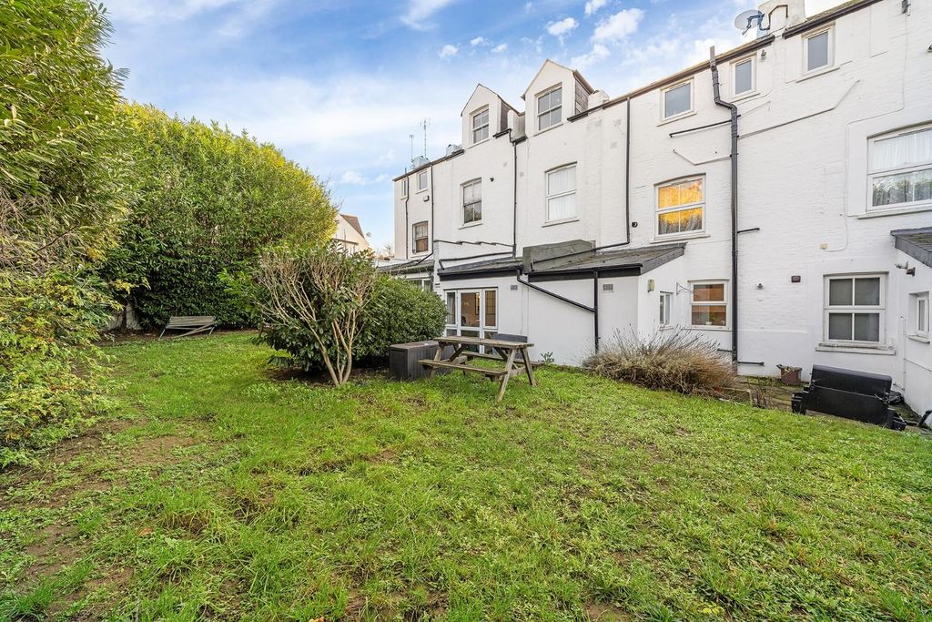 Property photo 2 of 11 Garden.Jpg