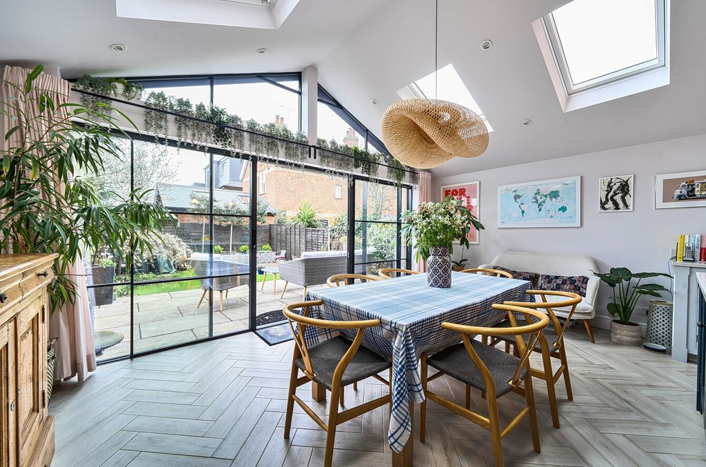 Property photo 3 of 20 Picture 3