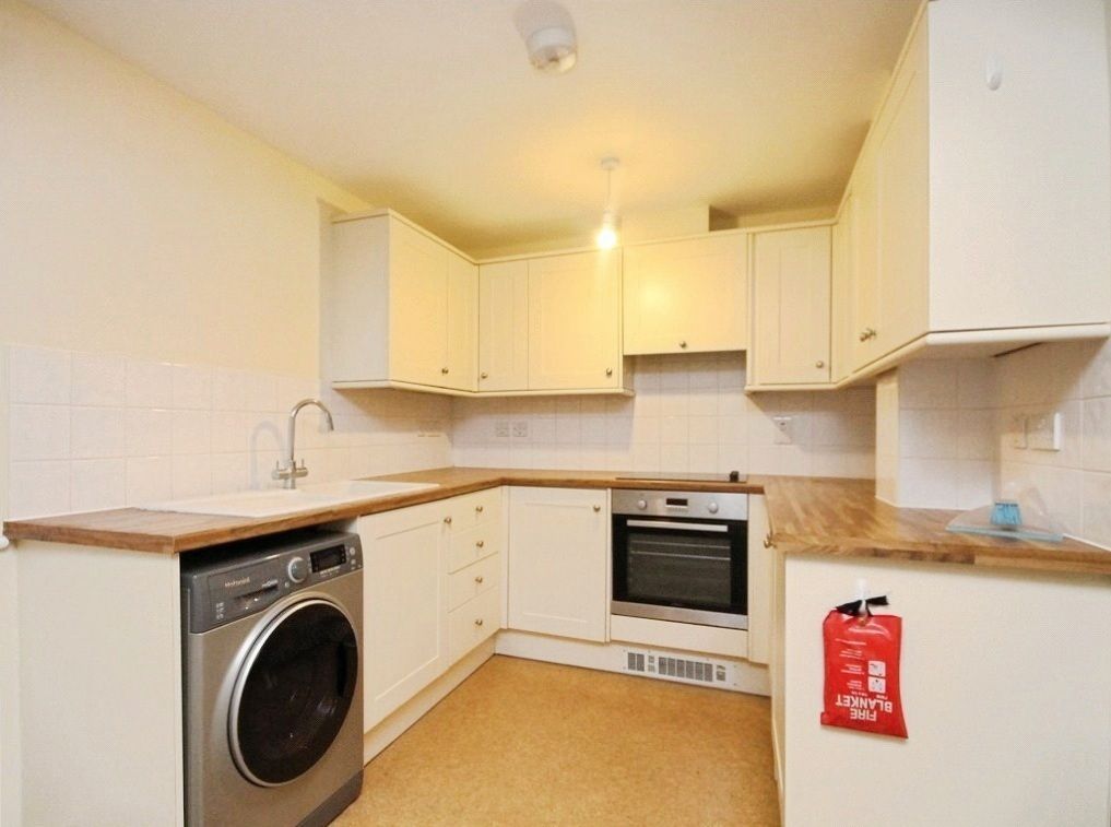 Property photo 2 of 10 Kitchen