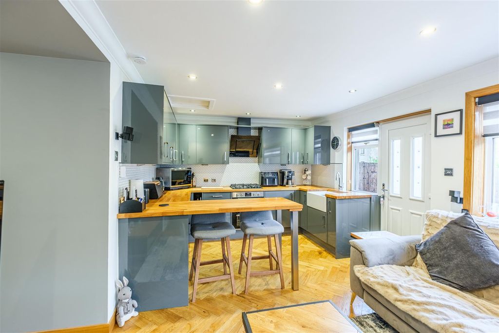 Property photo 2 of 23 Commercial Road-28.Jpg