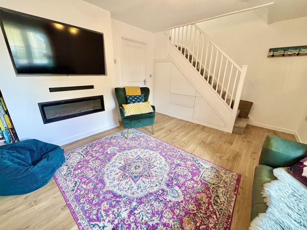 Property photo 3 of 18 Lounge