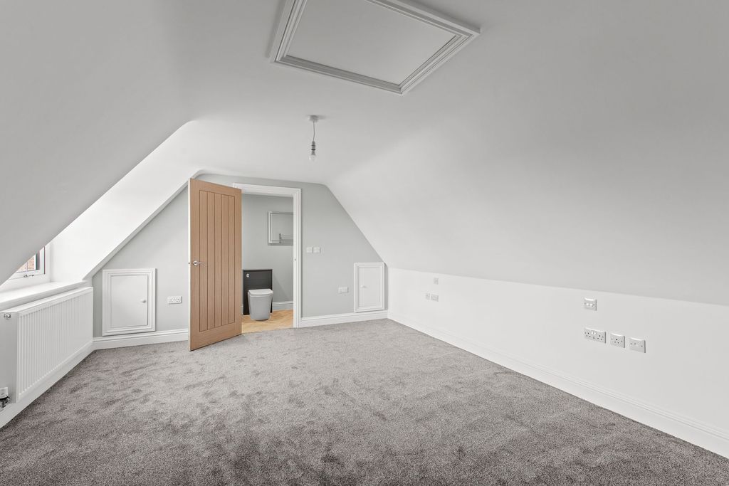 Property photo 3 of 33