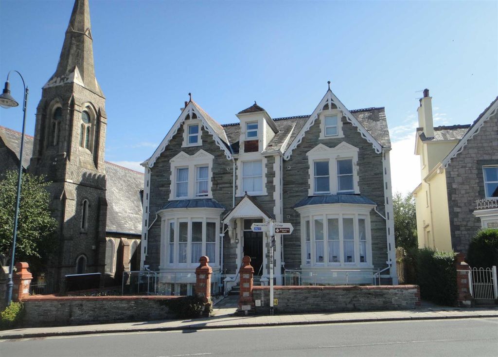 Property photo 1 of 6