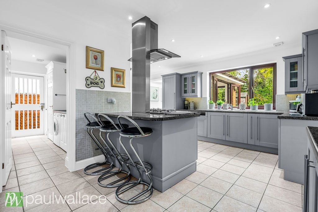 Property photo 3 of 34 Kitchen / Breakfast Room