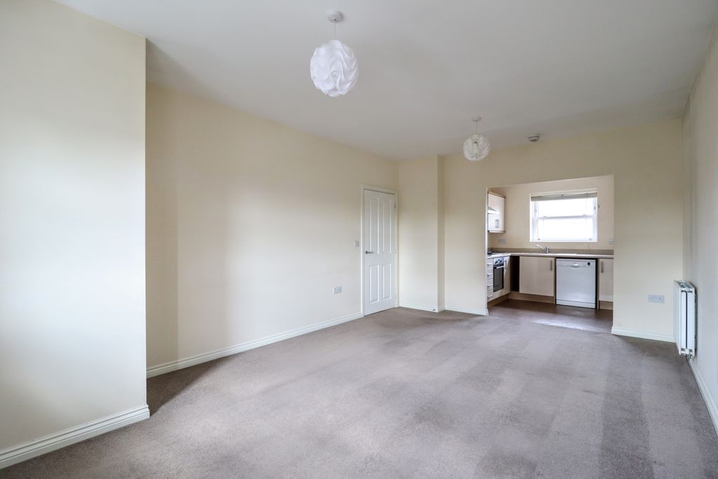 Property photo 3 of 8 55 Watson House Lounge 2
