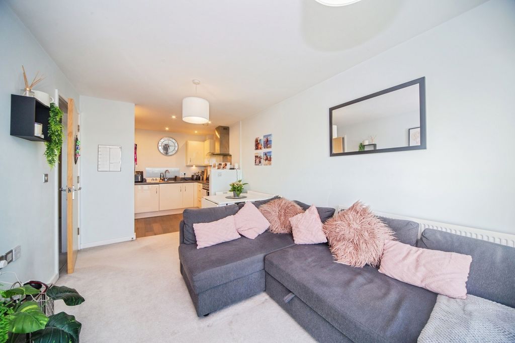 Property photo 3 of 10 Pbox-Img.Jpg