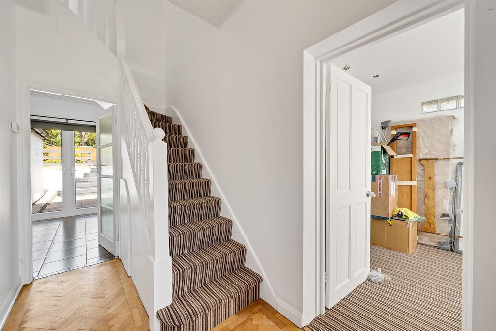 Property photo 2 of 25 Entrance Hall