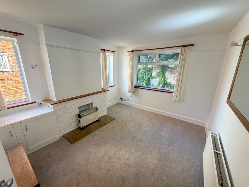 Property photo 3 of 6
