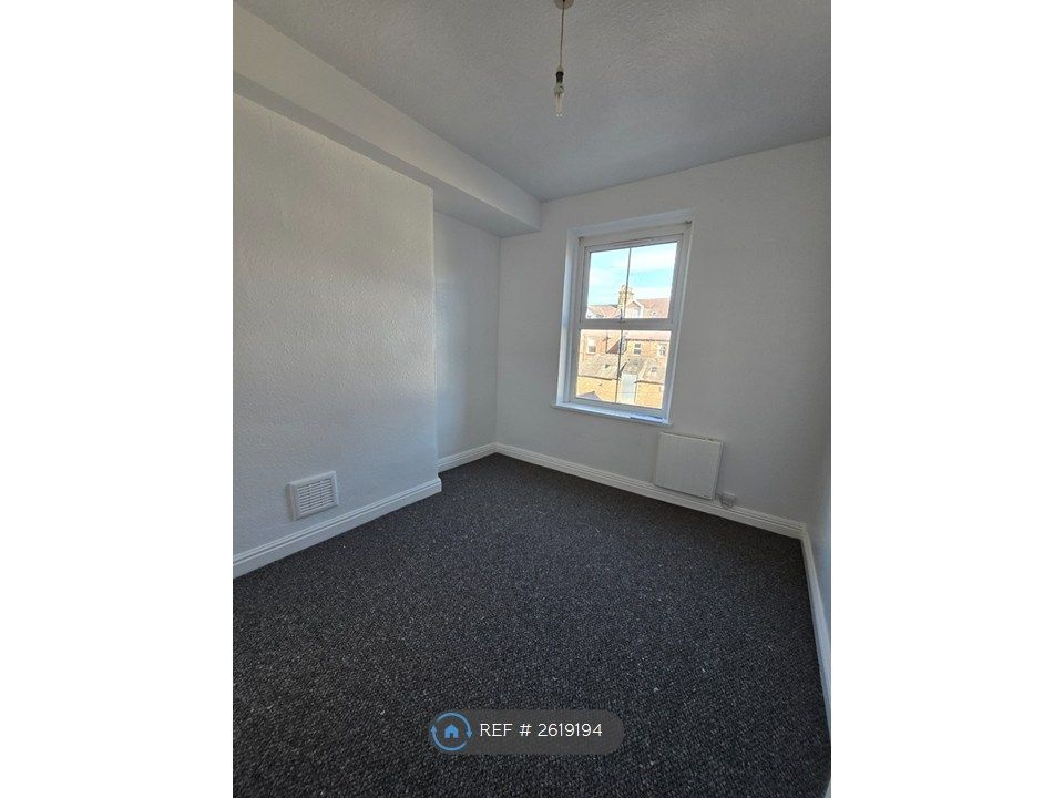 Property photo 2 of 5 Bedroom