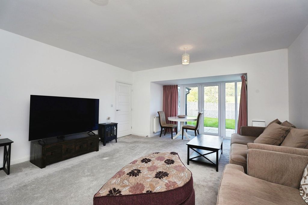 Property photo 3 of 34