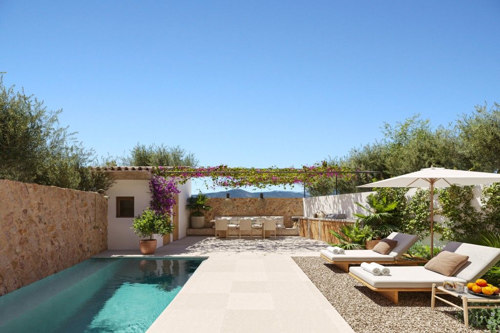 Property photo 2 of 17 Pool