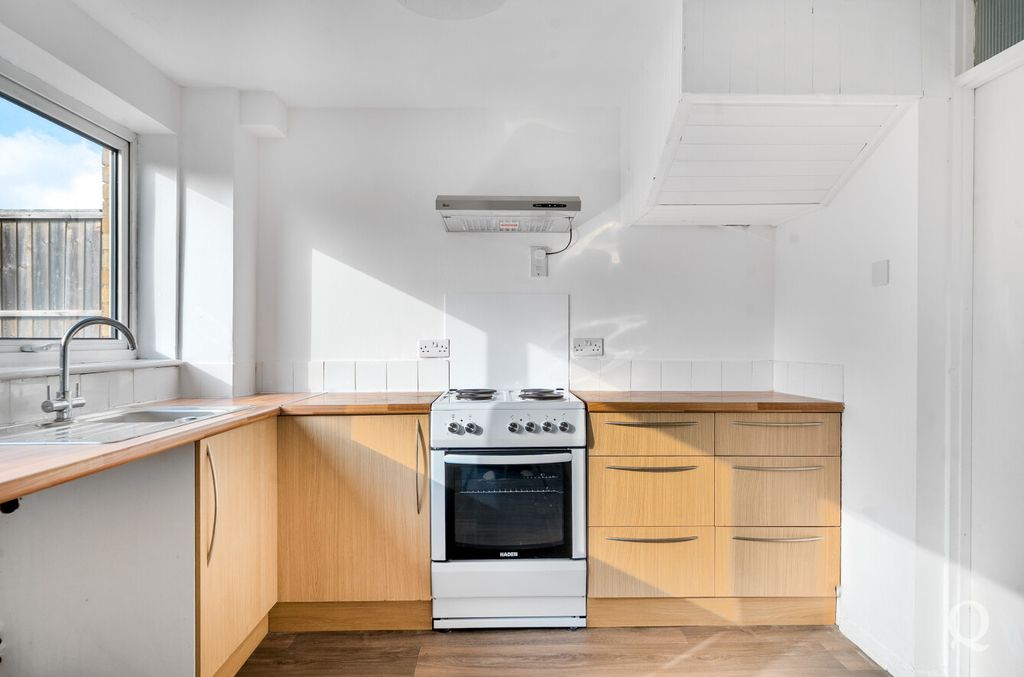 Property photo 2 of 20 181Af63d-50E9-472...