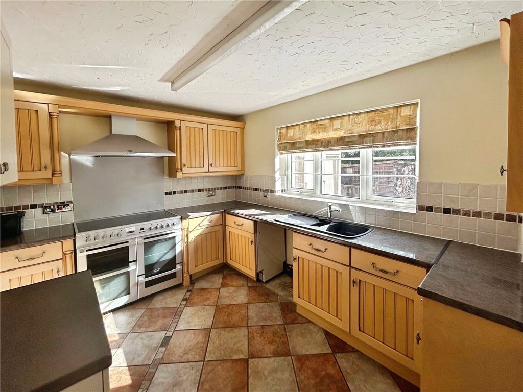 Property photo 2 of 19 Kitchen