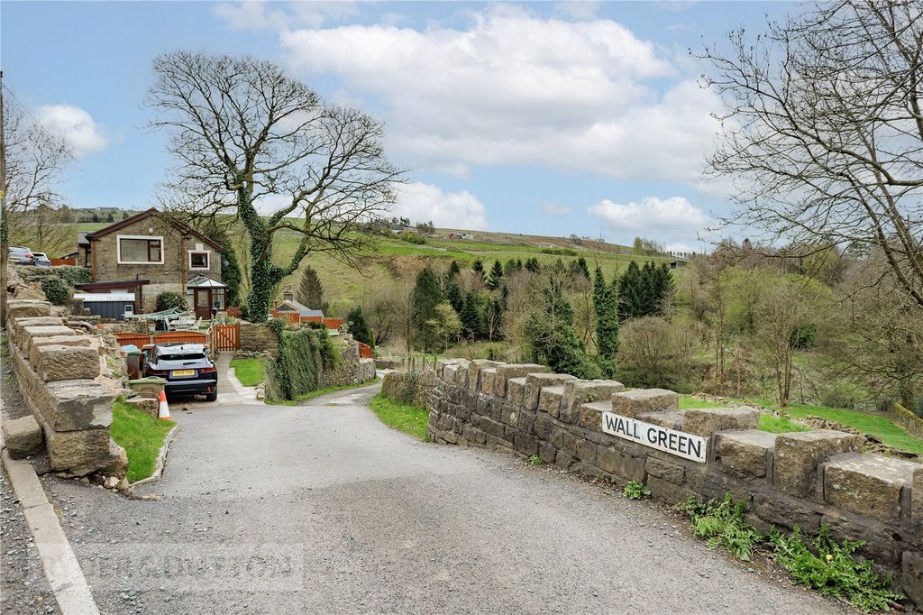 Property photo 3 of 21 External