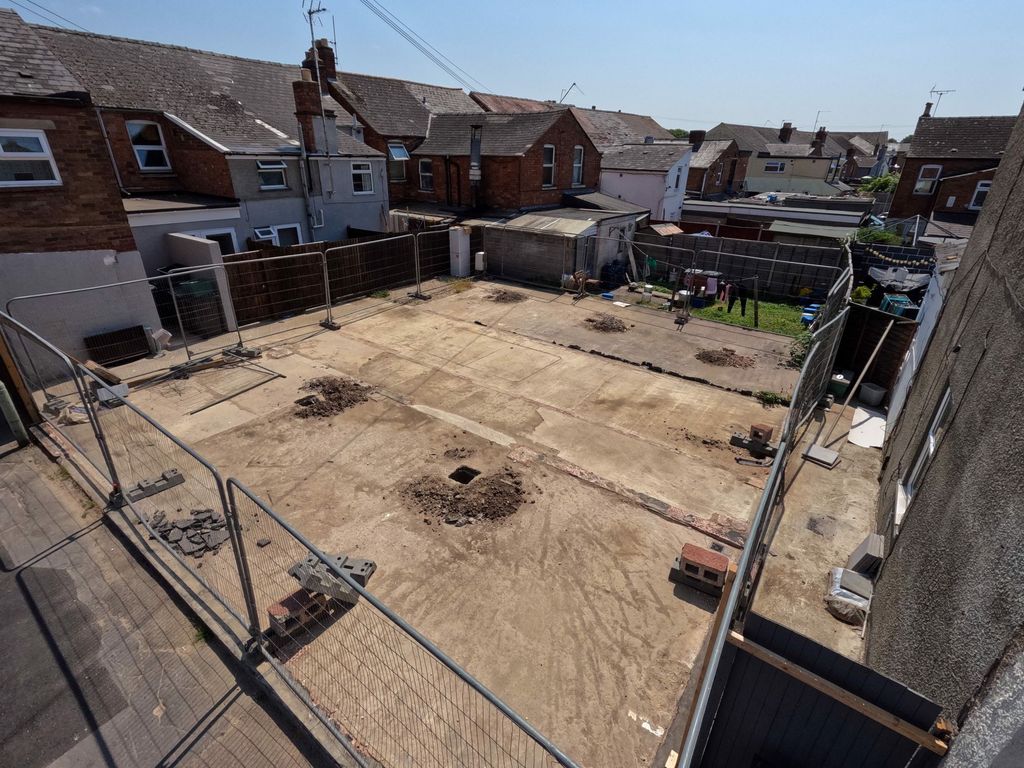 Property photo 3 of 6 Photo 8