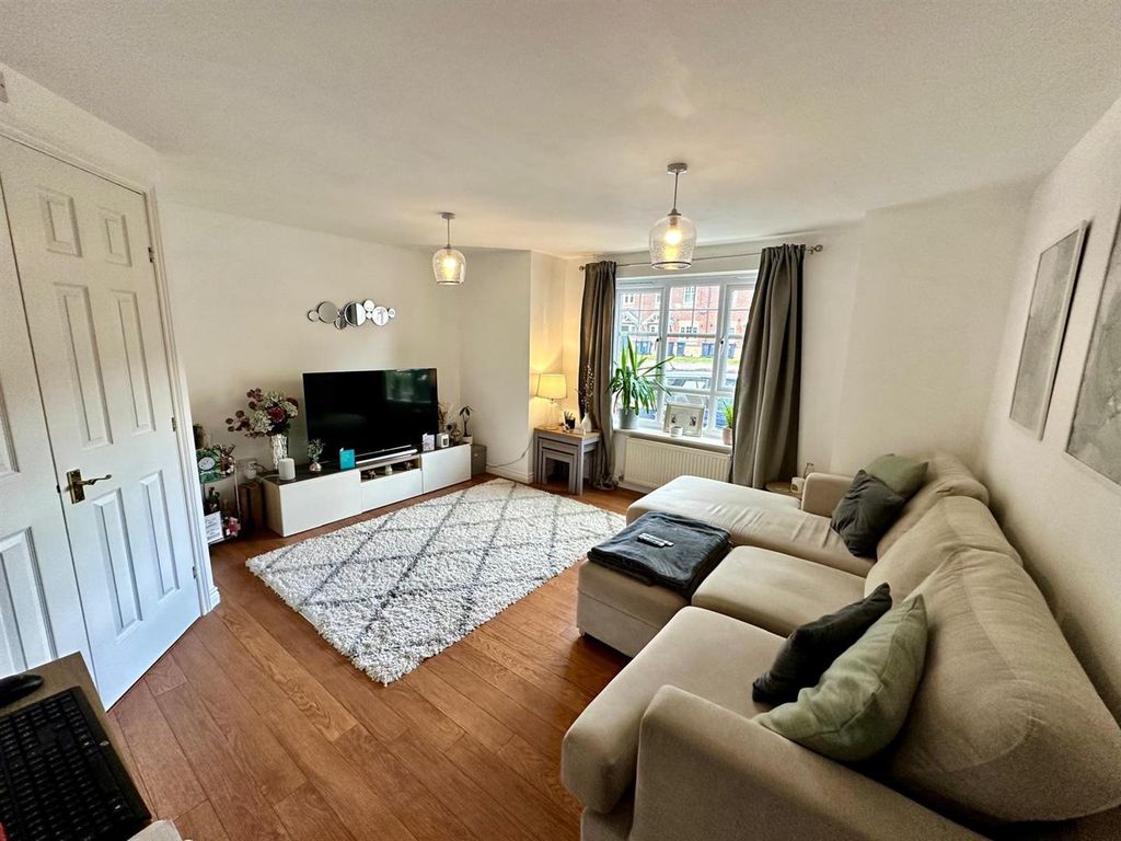 Property photo 2 of 10 Living Room