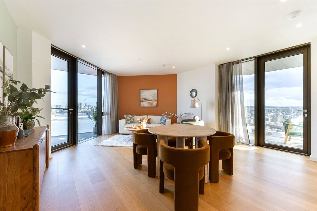 Property photo 1 of 38 Riverside Quarter