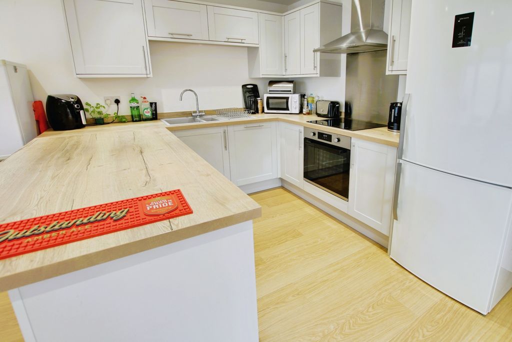 Property photo 2 of 13