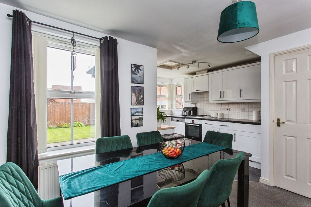 Property photo 3 of 17 Photo