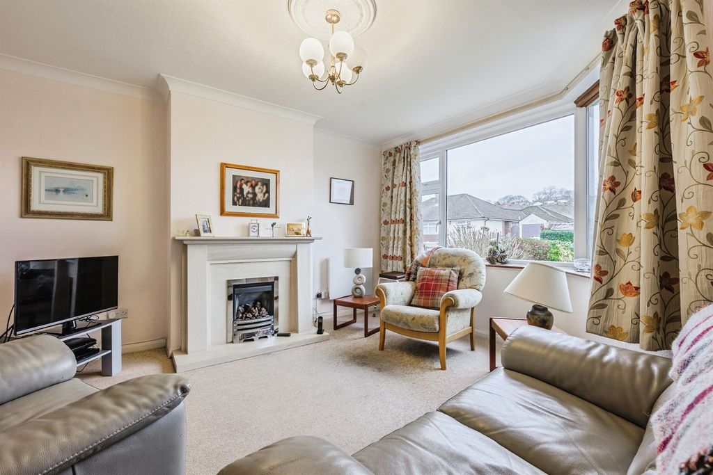 Property photo 2 of 27