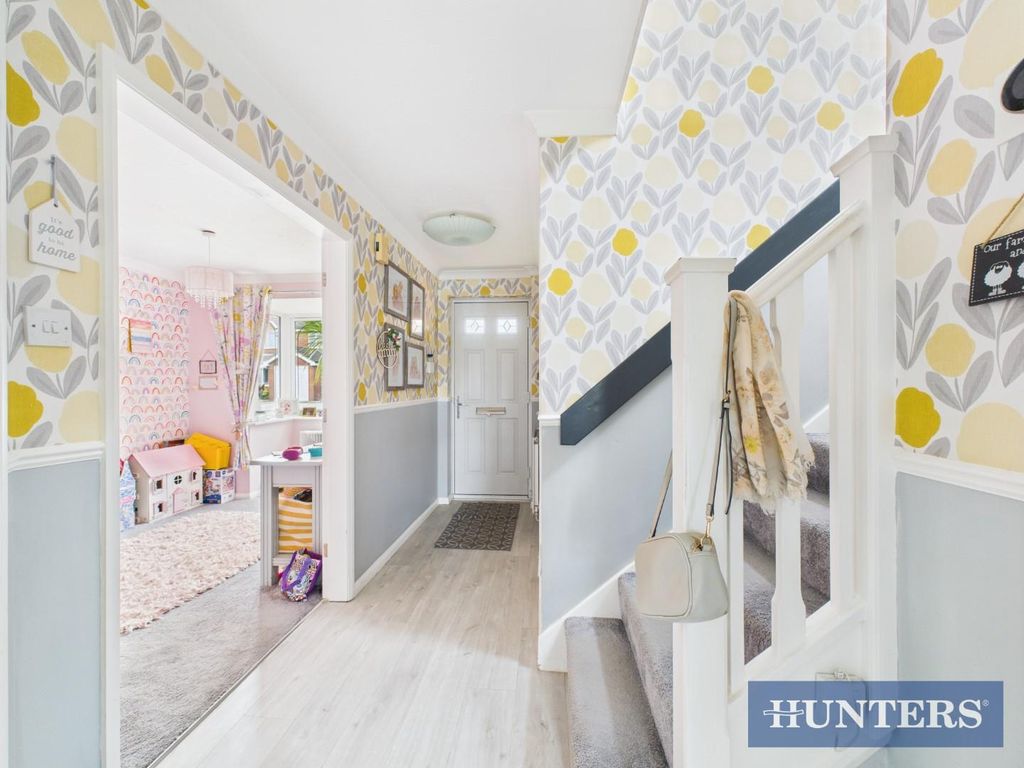 Property photo 2 of 16 Entrance Hall