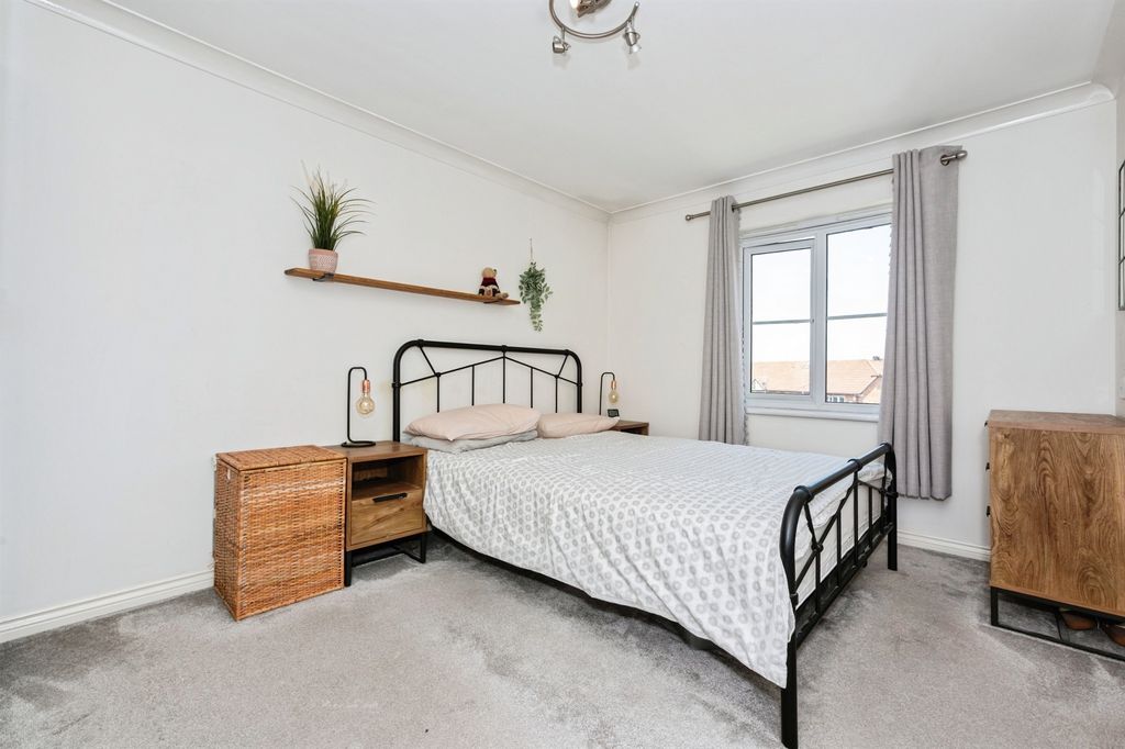 Property photo 3 of 13