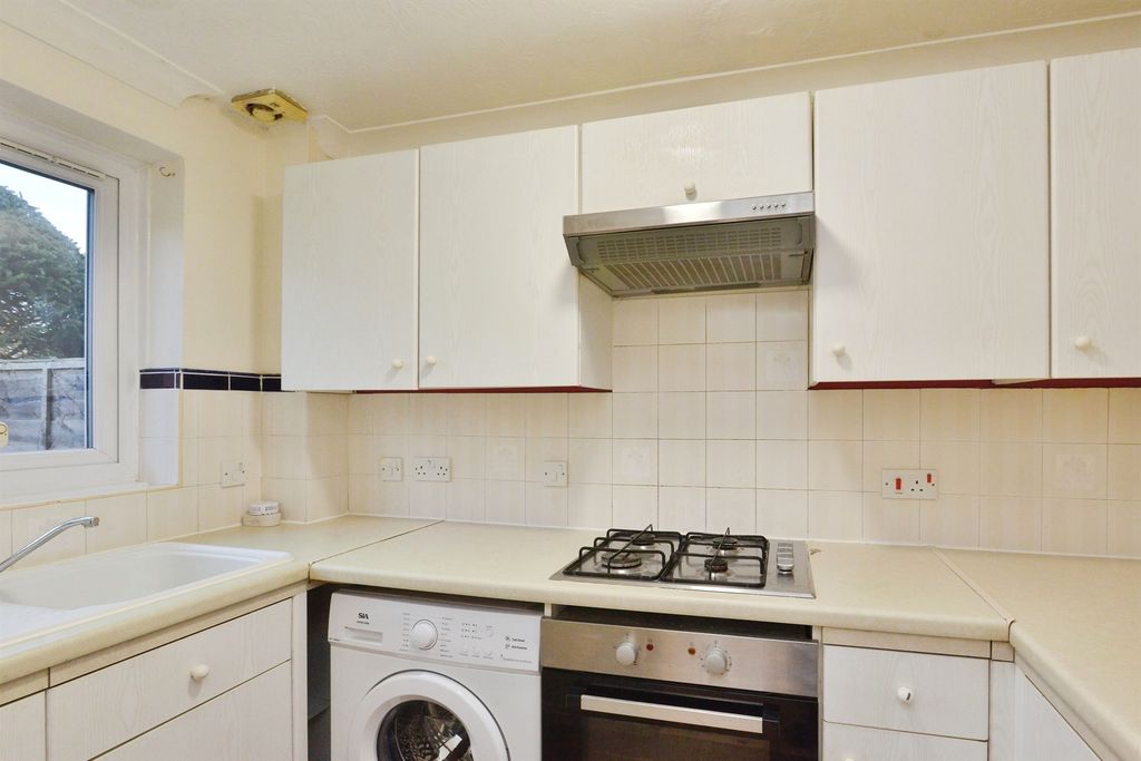 Property photo 2 of 20