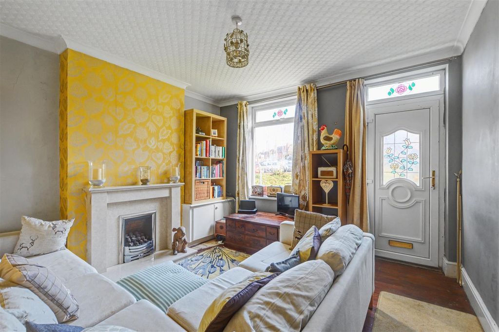 Property photo 2 of 19 Lounge_1.Jpeg